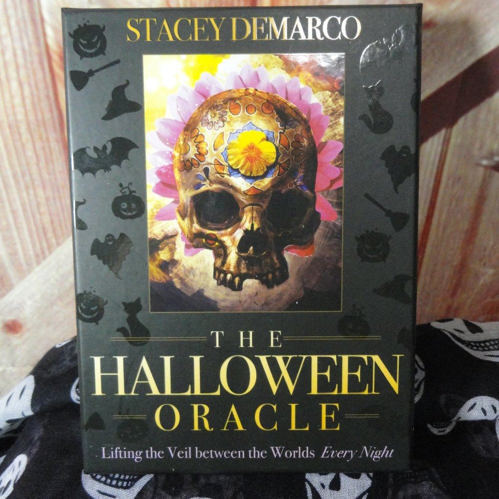 The Halloween Oracle Cards 36 cards w/Booklet~hard box, never used